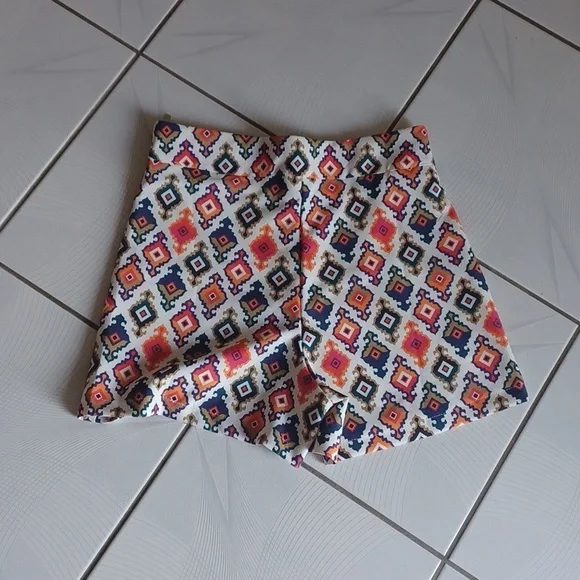 Colorful Turkish Geometric Patterned Shorts - Size Medium - Picture 2 of 6